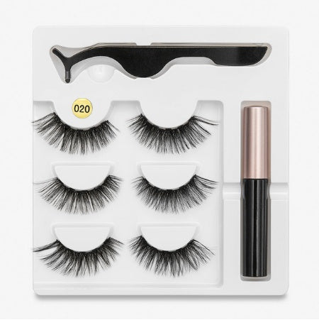 A Pair Of Eyelashes With Magnets In Fashion