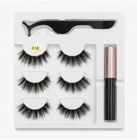 A Pair Of Eyelashes With Magnets In Fashion