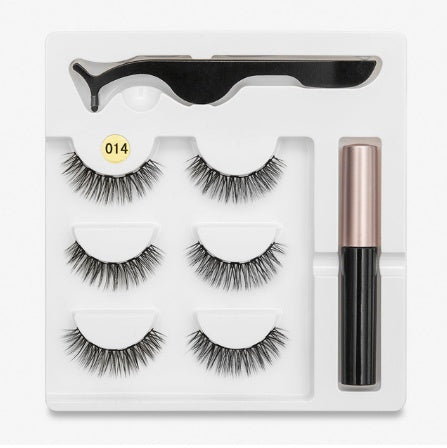 A Pair Of Eyelashes With Magnets In Fashion
